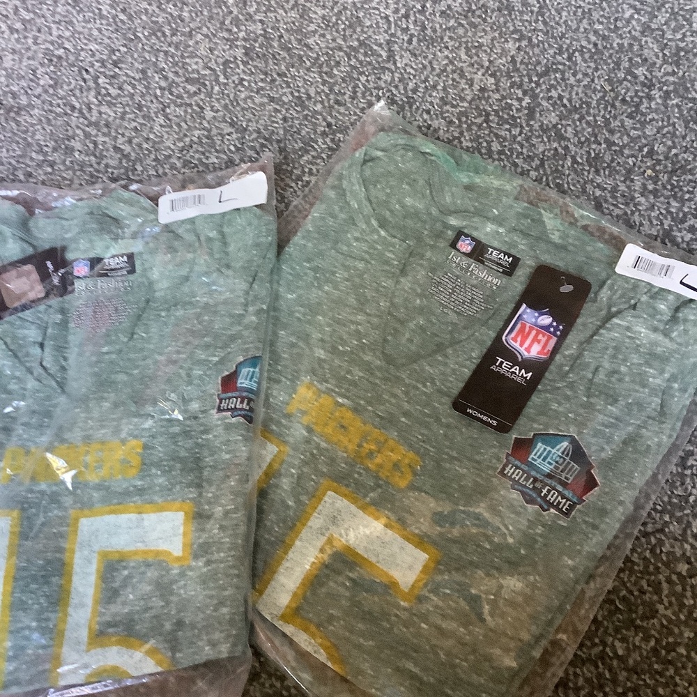 Woman’s Lg Packers tshirt